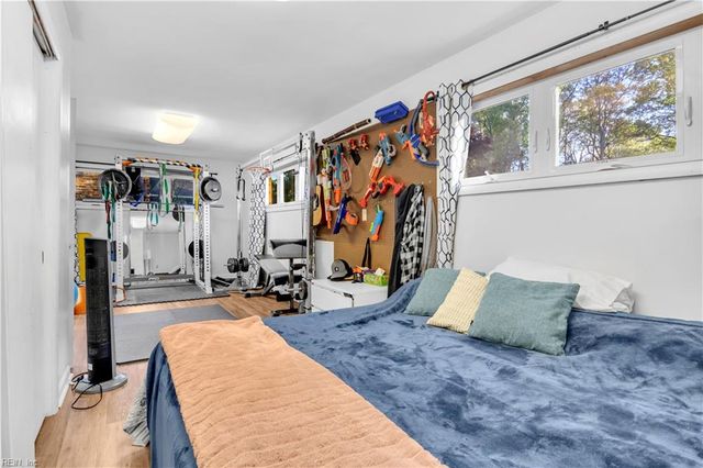6 Downing PL, Newport News, VA 23606