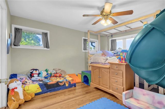 6 Downing PL, Newport News, VA 23606