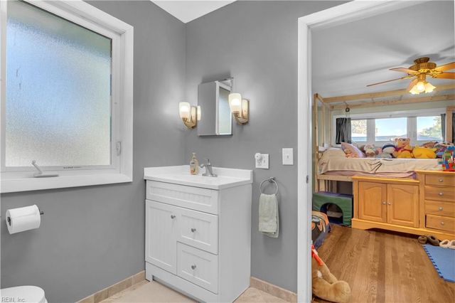 6 Downing PL, Newport News, VA 23606