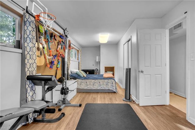 6 Downing PL, Newport News, VA 23606
