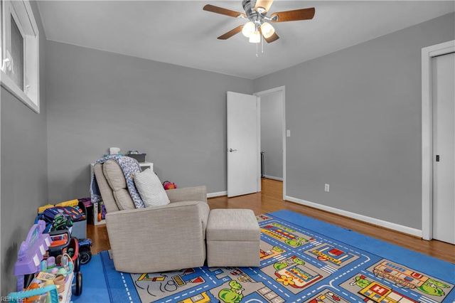 6 Downing PL, Newport News, VA 23606