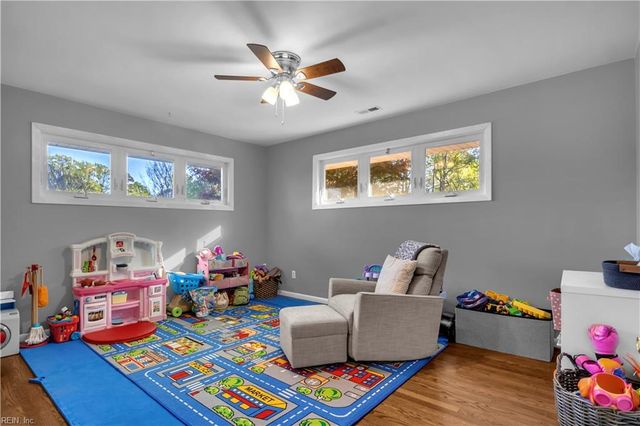 6 Downing PL, Newport News, VA 23606