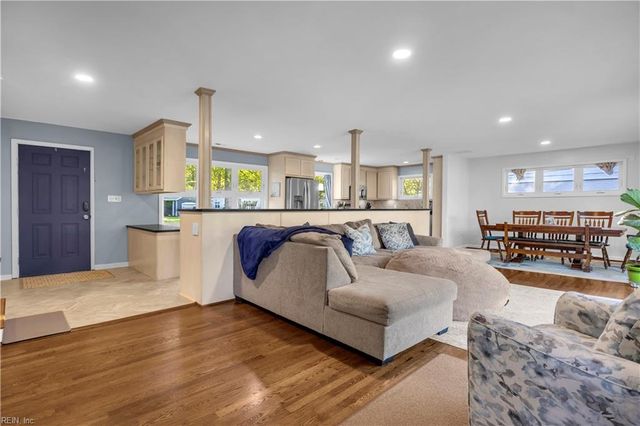 6 Downing PL, Newport News, VA 23606