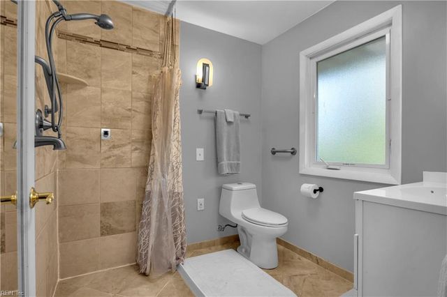 6 Downing PL, Newport News, VA 23606