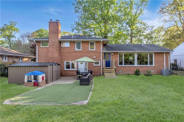 6 Downing PL, Newport News, VA 23606