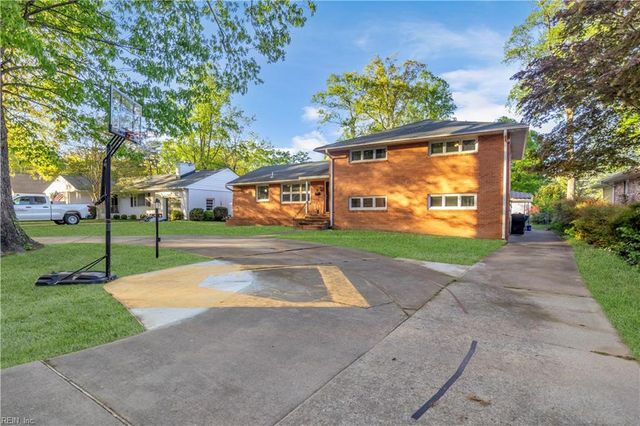 6 Downing PL, Newport News, VA 23606