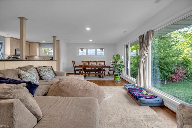 6 Downing PL, Newport News, VA 23606