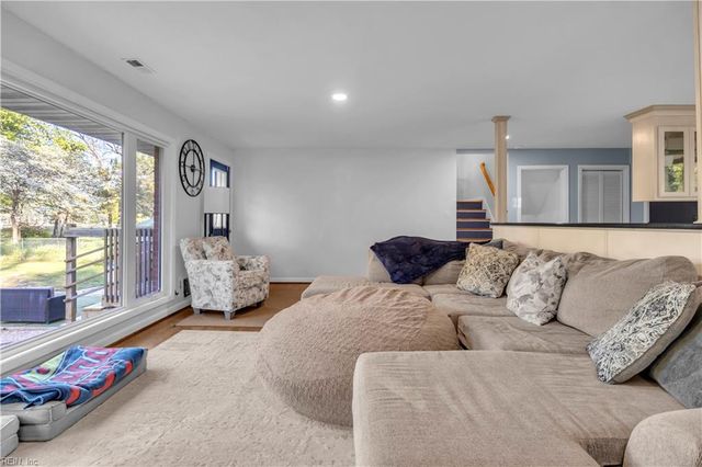 6 Downing PL, Newport News, VA 23606