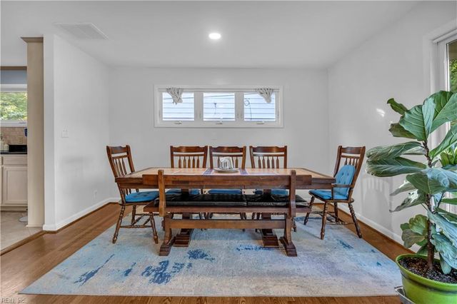 6 Downing PL, Newport News, VA 23606