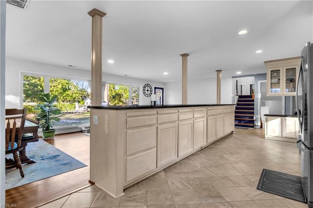 6 Downing PL, Newport News, VA 23606