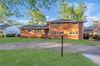 6 Downing PL, Newport News, VA 23606
