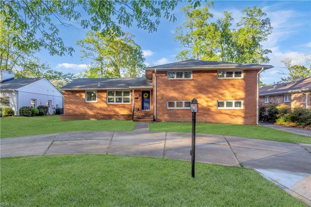 6 Downing PL, Newport News, VA 23606