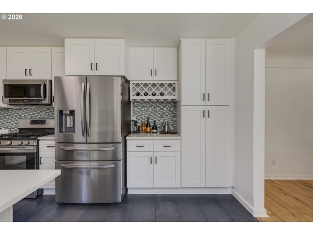 12410 Ne MORRIS St, Portland, OR 97230