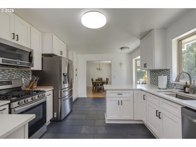 12410 Ne MORRIS St, Portland, OR 97230
