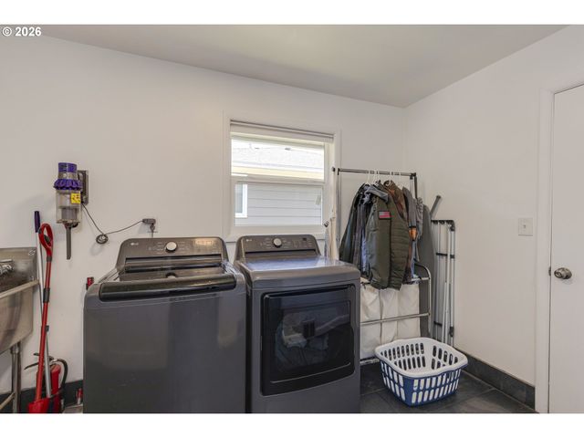 12410 Ne MORRIS St, Portland, OR 97230