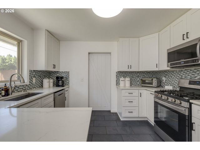 12410 Ne MORRIS St, Portland, OR 97230