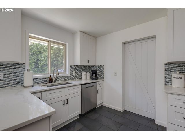 12410 Ne MORRIS St, Portland, OR 97230