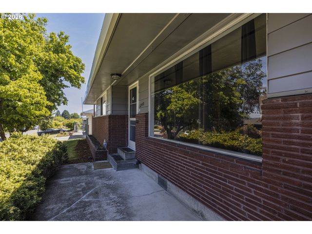 12410 Ne MORRIS St, Portland, OR 97230