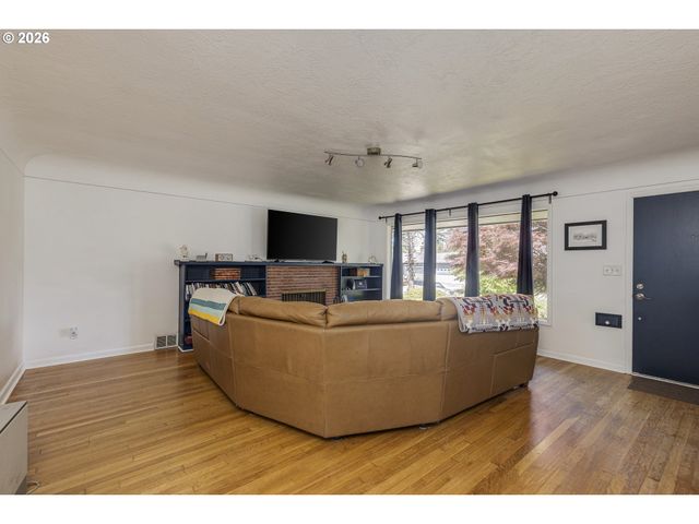 12410 Ne MORRIS St, Portland, OR 97230
