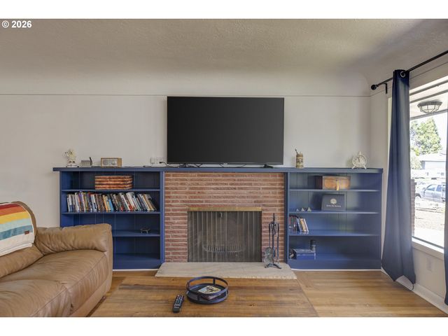 12410 Ne MORRIS St, Portland, OR 97230