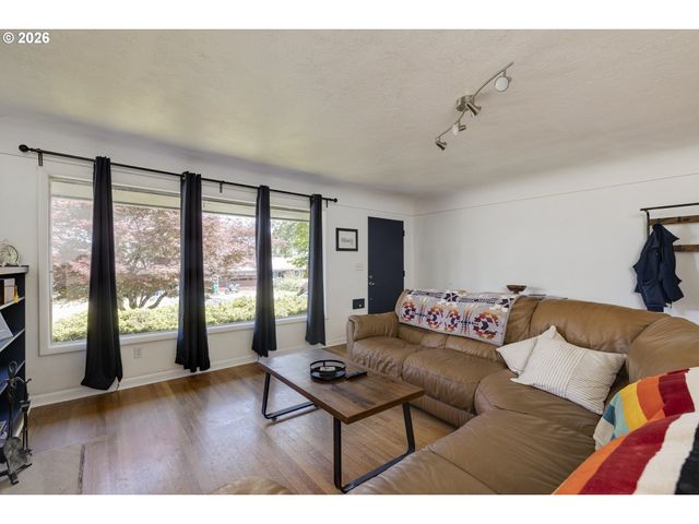 12410 Ne MORRIS St, Portland, OR 97230