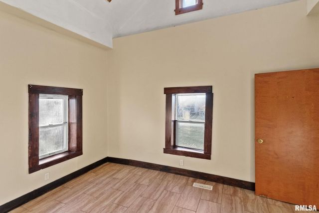 1108 ARLINGTON Avenue, Davenport, IA 52803