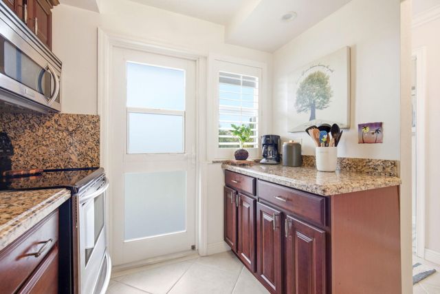 3221 NE 8th Street F305, Pompano Beach, FL 33062