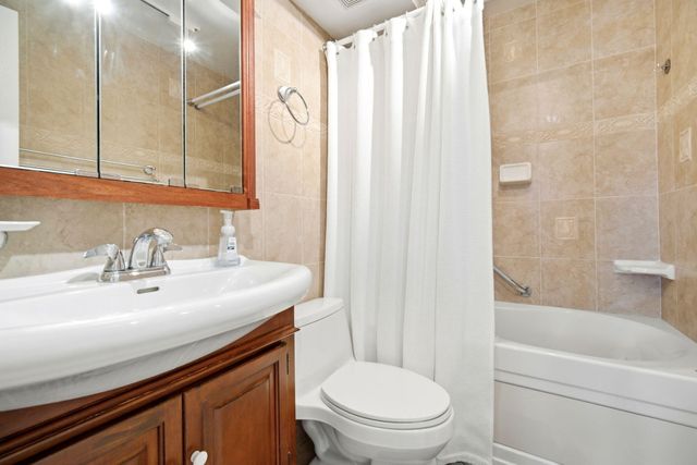 3221 NE 8th Street F305, Pompano Beach, FL 33062