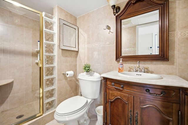 3221 NE 8th Street F305, Pompano Beach, FL 33062