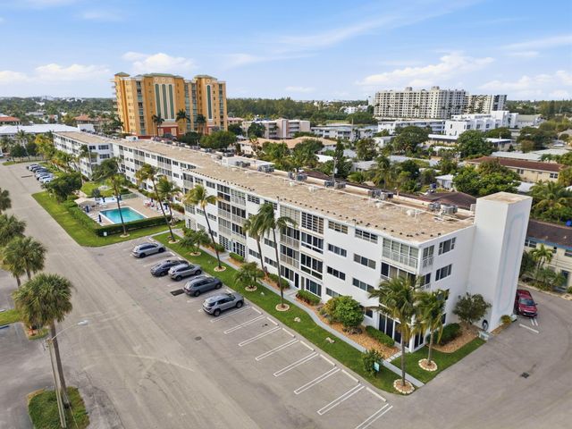3221 NE 8th Street F305, Pompano Beach, FL 33062