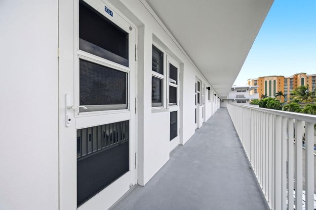 3221 NE 8th Street F305, Pompano Beach, FL 33062