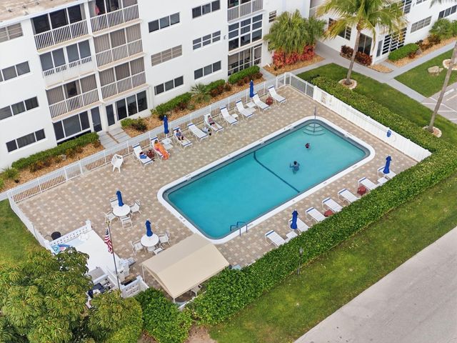 3221 NE 8th Street F305, Pompano Beach, FL 33062