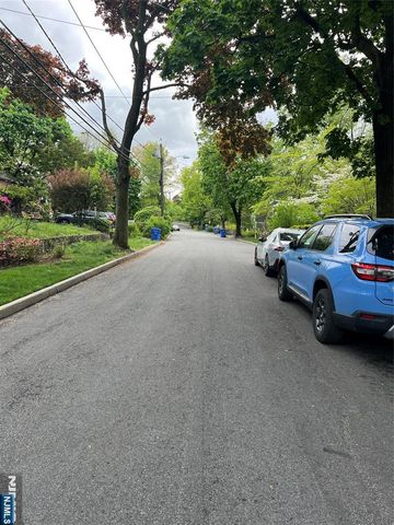 593 Ridgeland Terrace, Englewood, NJ 07631