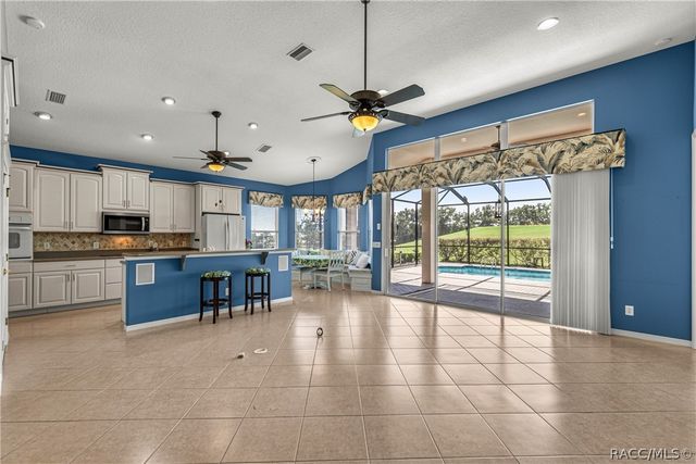 512 W Doerr Path, Hernando, FL 34442