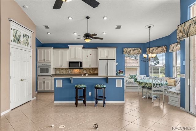 512 W Doerr Path, Hernando, FL 34442