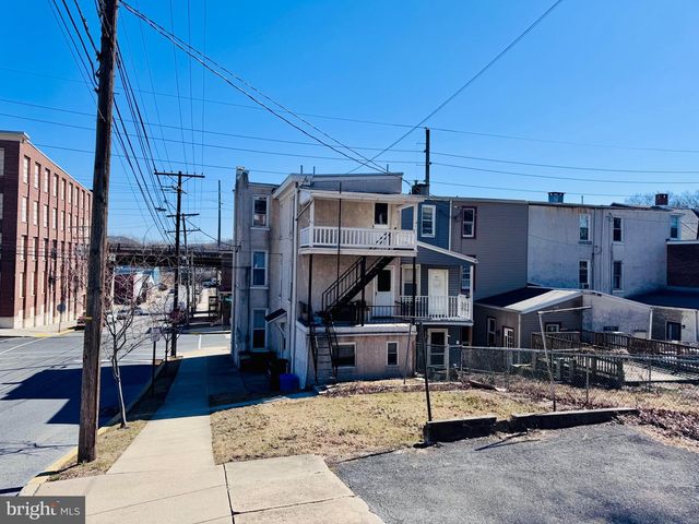 100 S 2ND AVE, West Reading, PA 19611