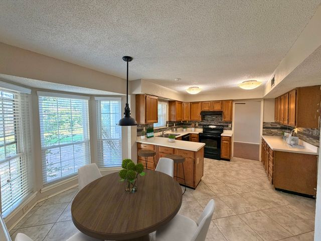 6801 Greenspring Drive, Arlington, TX 76016