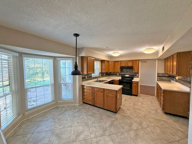 6801 Greenspring Drive, Arlington, TX 76016