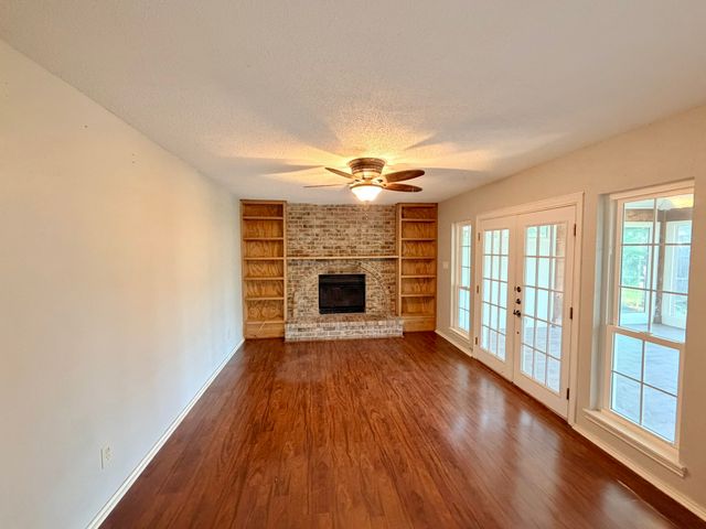 6801 Greenspring Drive, Arlington, TX 76016