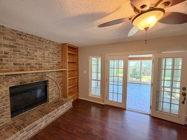 6801 Greenspring Drive, Arlington, TX 76016