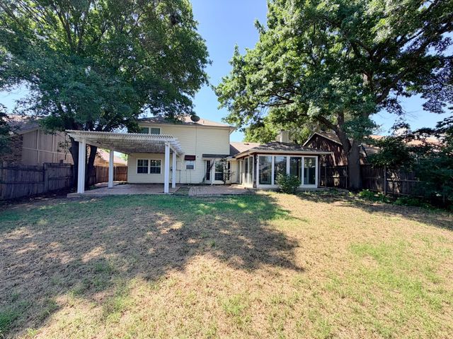 6801 Greenspring Drive, Arlington, TX 76016