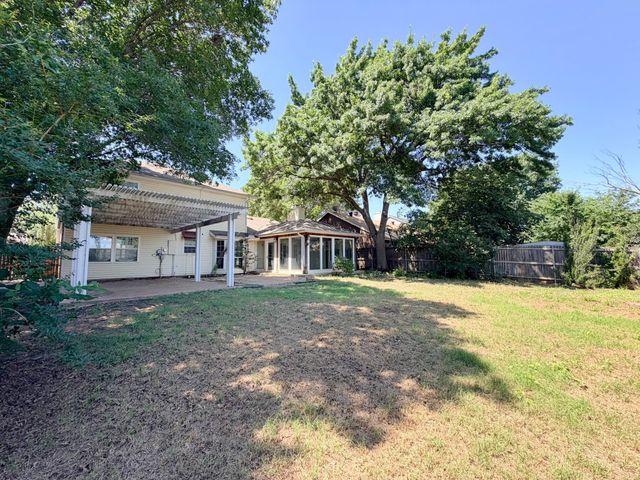 6801 Greenspring Drive, Arlington, TX 76016