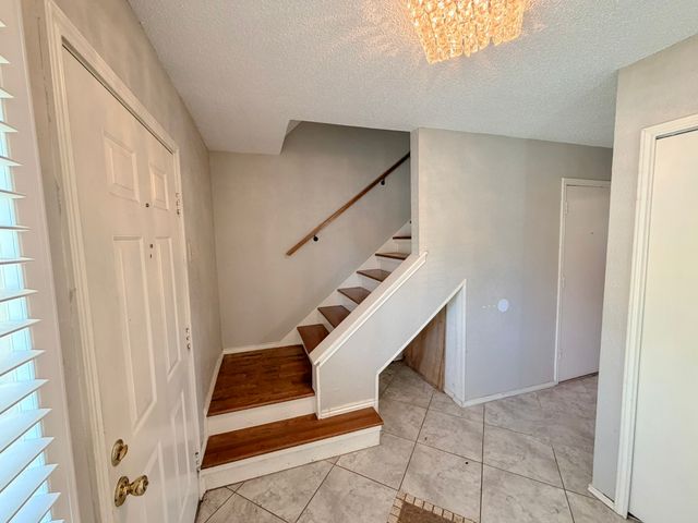 6801 Greenspring Drive, Arlington, TX 76016