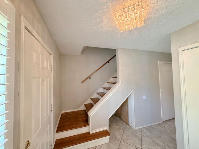 6801 Greenspring Drive, Arlington, TX 76016