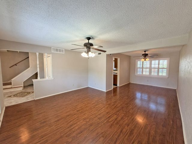 6801 Greenspring Drive, Arlington, TX 76016