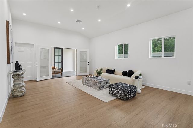 2162 Montgomery Road, Thousand Oaks, CA 91360