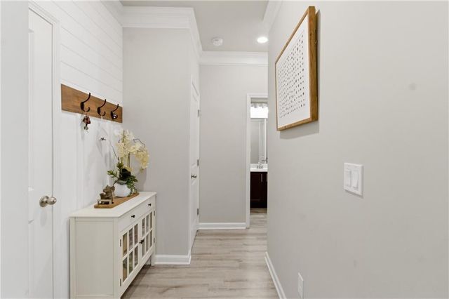 106 Creekside Bluff Way, Auburn, GA 30011