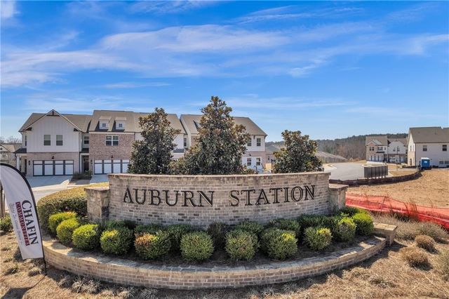 106 Creekside Bluff Way, Auburn, GA 30011