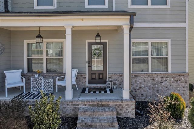 106 Creekside Bluff Way, Auburn, GA 30011