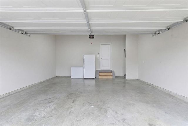 106 Creekside Bluff Way, Auburn, GA 30011